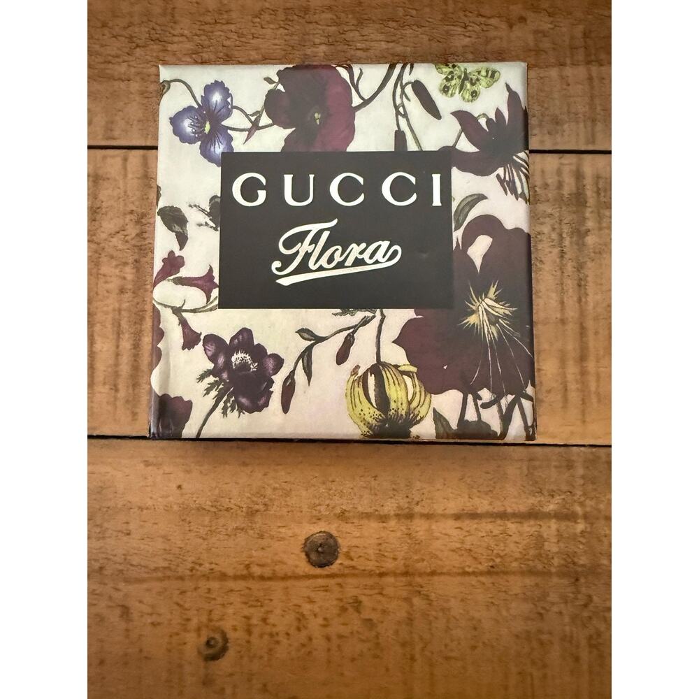 Gucci Flora Compact Mirror Floral Embossed Dragonfly Design with Box Parfume GWP - Picture 6 of 7
